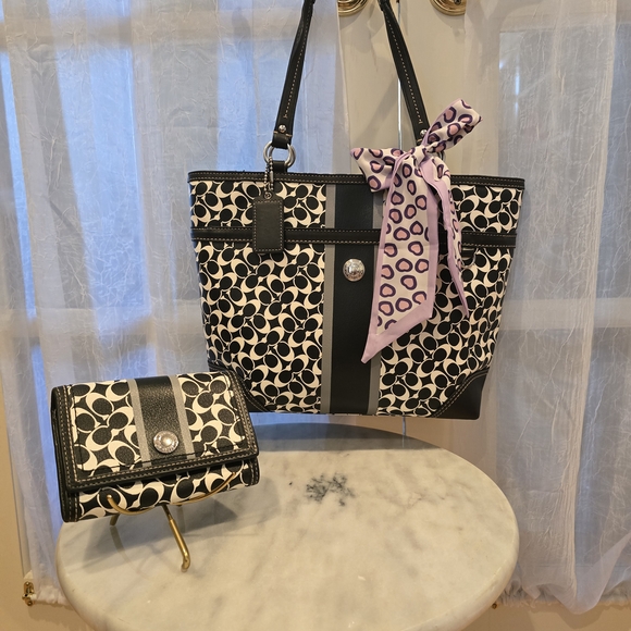 Coach EUC 2pc Chelsea Signature C Tote And Wallet (Comes With Twilly) - Picture 1 of 15